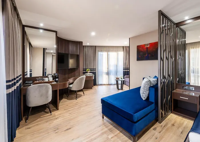 Aprilis Deluxe Hotel